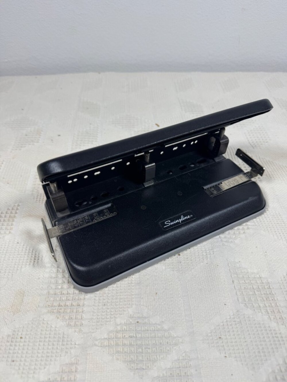 Swingline Adjustable 3 Hole Punch Paper Puncher Heavy Duty Metal Black Office To